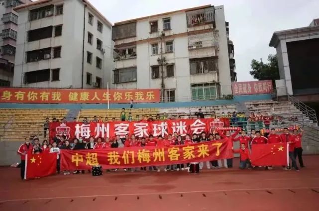 丝袜美腿中文字幕